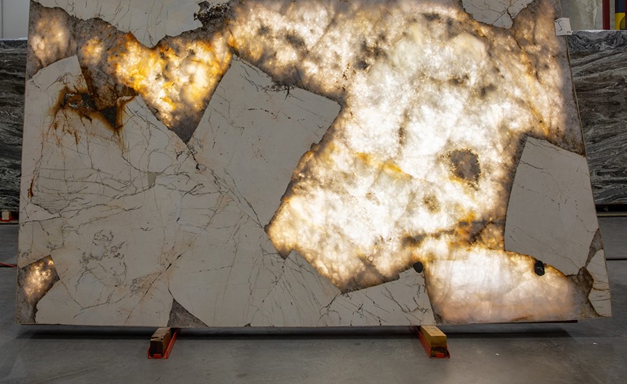 Patagonia White Granite Slab Backlit 01